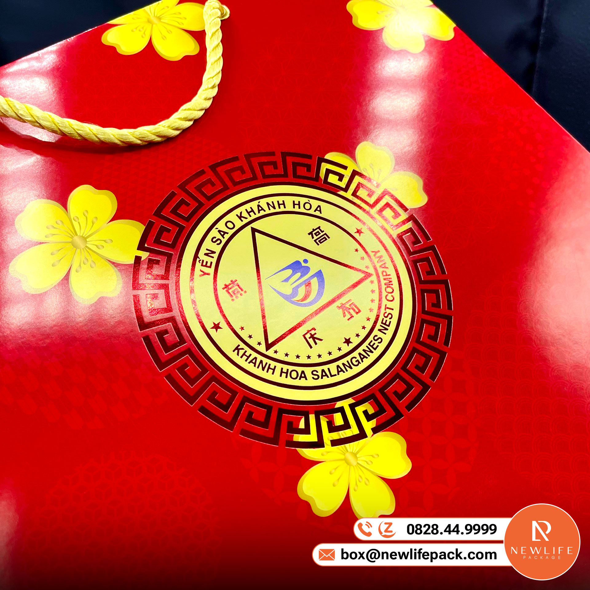 Hiệu Ứng Ép Kim — Ngôn Ngữ của Sự Sang Trọng