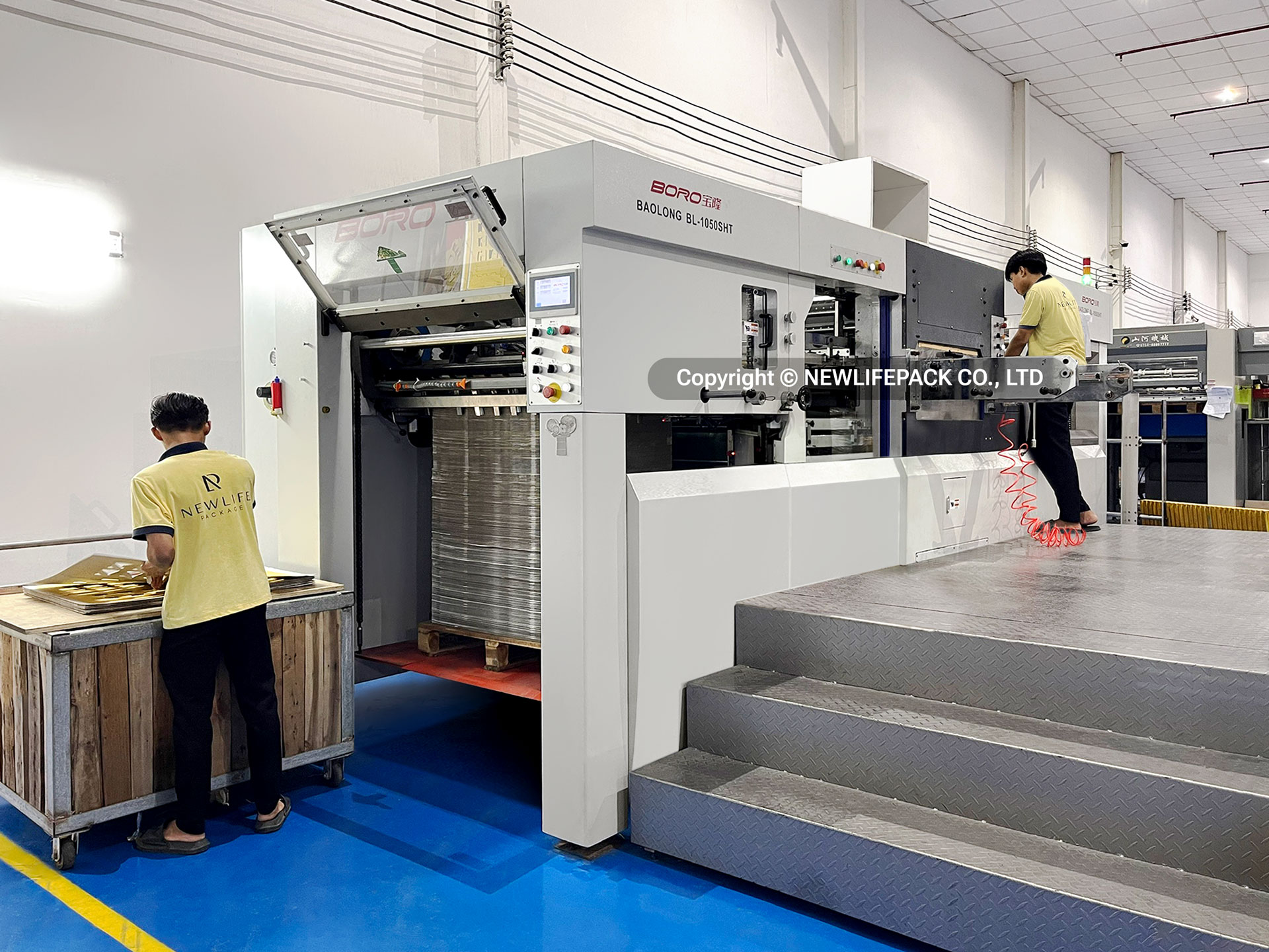 Hiệu Ứng Ép Kim — Ngôn Ngữ của Sự Sang Trọng