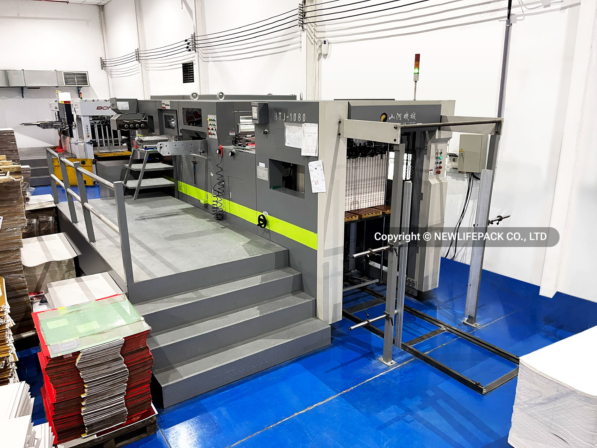 Hiệu Ứng Ép Kim — Ngôn Ngữ của Sự Sang Trọng